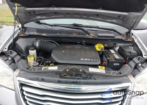 2014 Chrysler Town & Country Touring z USA, uszkodzony, nr VIN 2C4RC1BG6ER314618